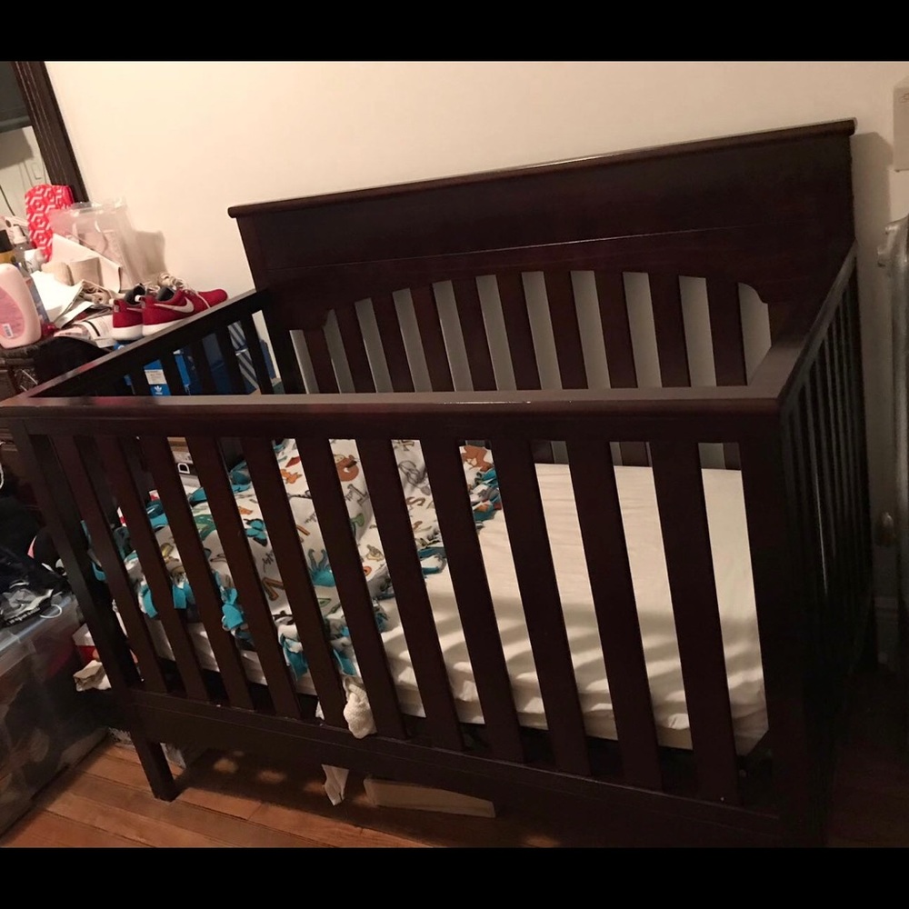Covertible crib
